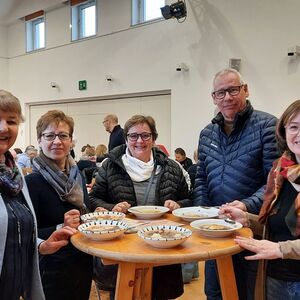 Die Firmlinge richteten das anschließende Suppenessen im Pfarrzentrum aus. 