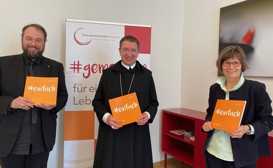 V. l.: Robert Sonnleitner, Erzabt Korbinian Birnbacher OSB, Sr. Christine Rod MC