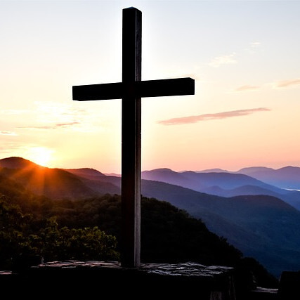 Kreuz auf Berg