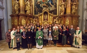 Die gesendeten Religionslehrerinnen mit Bischof Manfred Scheuer, Generalvikar Severin Lederhilger, Rektor Dr. Christoph Baumgartinger und Diakon Mag. Anton Birngruber.