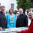 V. l.: Bischof Manfred Scheuer, die Direktorin von Pastorale Berufe Brigitte Gruber-Aichberger, Generalvikar Severin Lederhilger und Pianist Christian Fürst. / © Diözese Linz / Appenzeller V. l.: Bischof Manfred Scheuer, die Direktorin von Pastorale Berufe Brigitte Gruber-Aichberger, Generalvikar Severin Lederhilger und Pianist Christian Fürst.