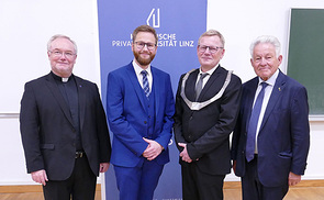 von links: Generalvikar Univ.-Prof. em. DDr. Severin Lederhilger OPraem, Univ.-Prof. Dr. Andreas E. Graßmannn, Rektor Univ.-Prof. Dr. Christoph Niemand, Landeshauptmann a.D. Dr. Josef Pühringer.