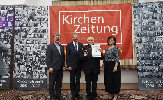 V. l.: Diözesanbischof Dr. Manfred Scheuer, Landeshauptmann Mag. Thomas Stelzer, Bischof emeritus Dr. Maximilian Aichern OSB, Sozial-Landesrätin Birgit Gerstorfer 