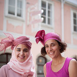 Pretty in pink: Sarah Momani (li) und Isabella Unfried