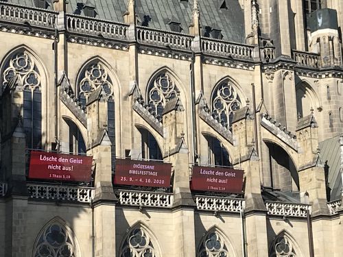 Screens am Dom
