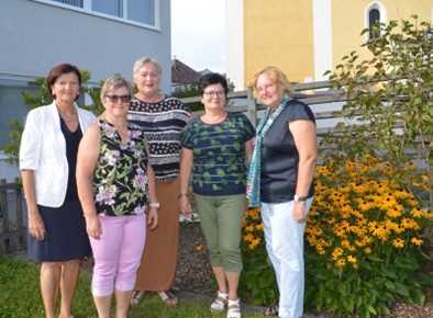 Von links nach rechts: Michaela Hartl (Schriftführerin und Kassiererin), Inge Wimberger (Kassiererin-Stellvertreterin), Ulrike Sailer (Obfrau), Sylvia Schneeberger (Schriftführerin-Stellvertreterin), Gabriele Kiesenhofer (Dekanatsleiterin)