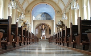 Die Kirchen sind für das persönliche Gebet offen.