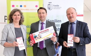V. l.: Mag.a Andrea Holzer-Breid, Landeshauptmann-Stv. Dr. Manfred Haimbuchner, Mag. Josef Lugmayr