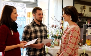V. l.: Karin Bachleitner, Jakob Hemetsberger, Staatssekretärin Mag. Karoline Edtstadler.
