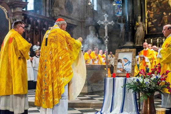 Dankgottesdienst zur Heiligsprechung von Mutter Teresa im Wiener Stephansdom.