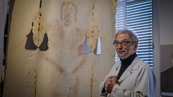 kreuz und quer - Das Grabtuch von Turin - ein Mysterium - Das Turiner Grabtuch gehört zu den faszinierendsten und umstrittensten Objekten religiöser Verehrung: In dieses Tuch, so heißt es, soll Jesus von Nazareth nach seiner Kreuzigung zur Grablegung