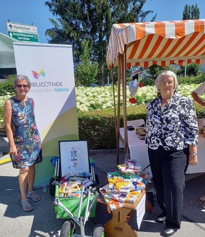 Margarete Schachinger und Renate Zehetner vom Büchereiteam Buchkirchen
